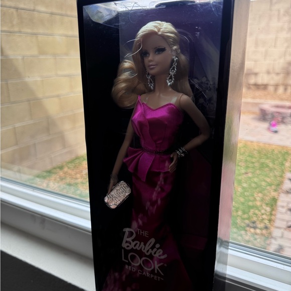 Barbie Red Carpet Doll in Vibrant Pink Dress - Picture 4 of 6